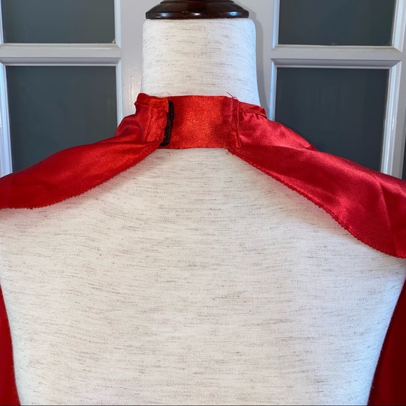 GUC Superman, Man of Steel Logo Red Satin Cape with Velcro Closure - Picture 5 of 14
